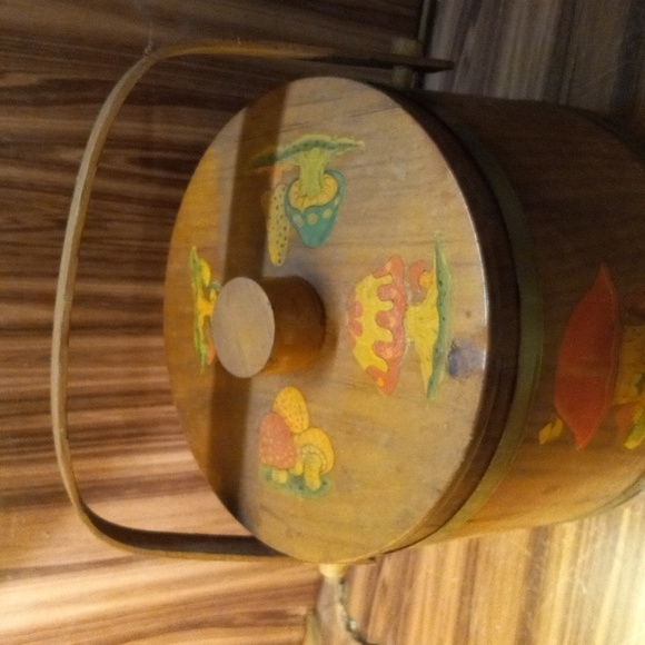 Vintage 1970s mushroom 🍄 wooden bucket lid cookie lunch storage - Picture 3 of 6